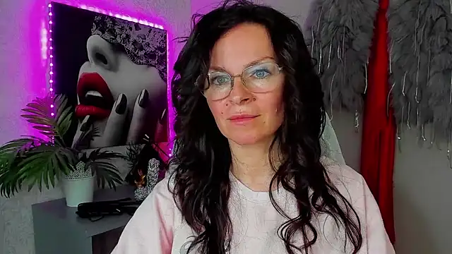 HelenLuxx online show from 04.27.26