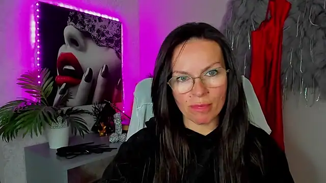HelenLuxx online show from 04.29.26