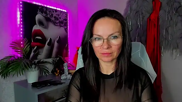 HelenLuxx online show from 04.29.26
