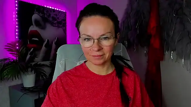 HelenLuxx online show from 05.02.26