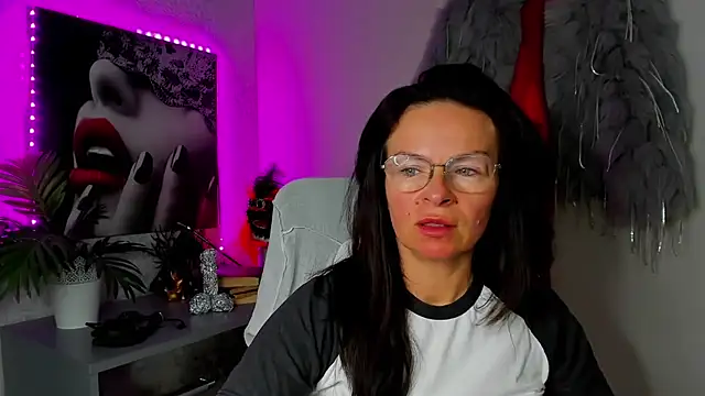 HelenLuxx online show from 05.06.26