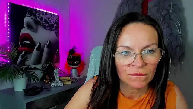 HelenLuxx online show from 05.11.26