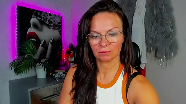 HelenLuxx online show from 06.11.26