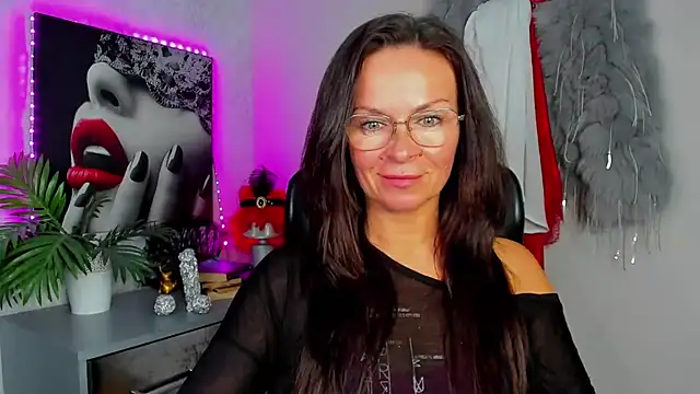 HelenLuxx online show from 06.15.26