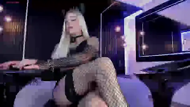 Snapshot of _Holly_Cat chatting on 01.22.25 Holly Cat online show from 01.22.25