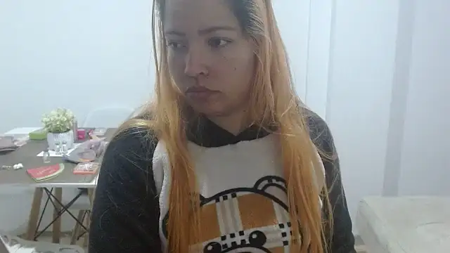 THEBOSSLARA online show from 07.10.26