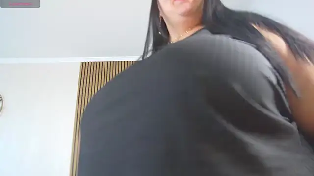 Snapshot of SofiaHanson chatting on 11.02.25 SofiaHanson online show from 11.02.25