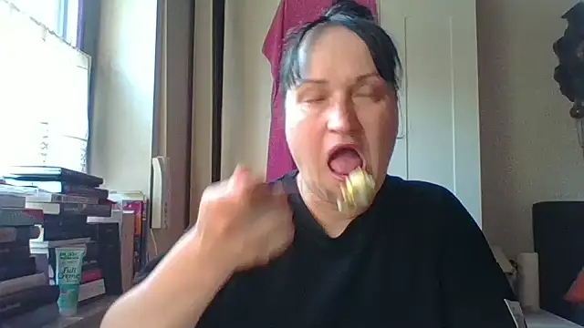 Snapshot of _squirty_cum_lady_ chatting on 06.19.26 squirty cum lady online show from 06.19.26