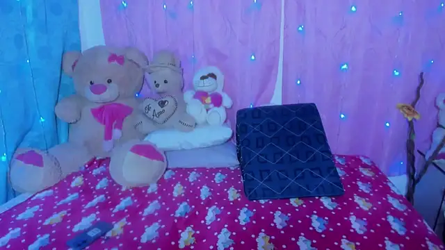 Snapshot of Dana_Jeins chatting on 12.04.25 Dana Jeins online show from 12.04.25