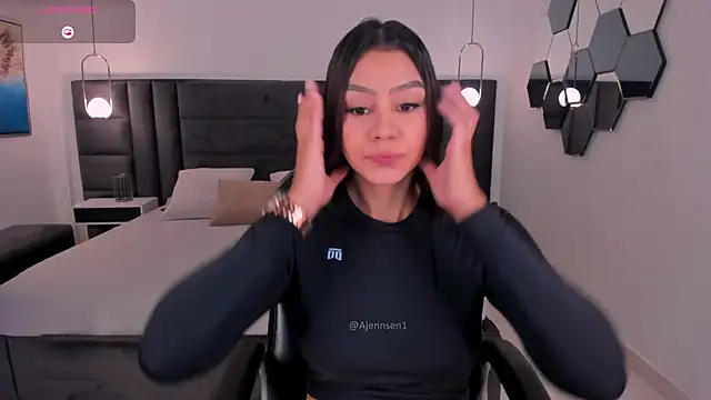 Snapshot of AllyJensen chatting on 05.12.26 AllyJensen online show from 05.12.26
