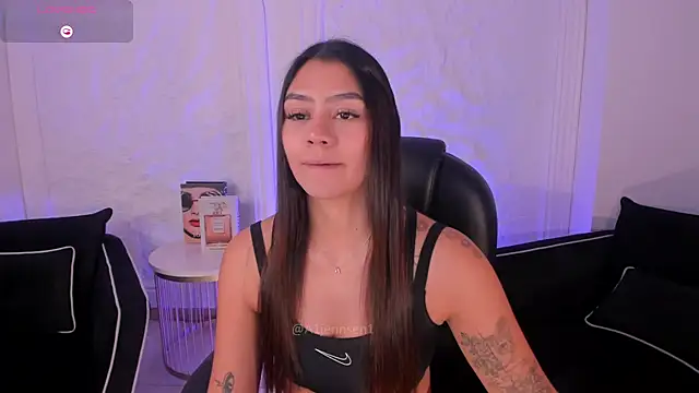 Snapshot of AllyJensen chatting on 07.16.26 AllyJensen online show from 07.16.26