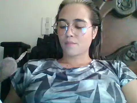 Snapshot of trianabell chatting on 02.07.25 trianabell online show from 02.07.25