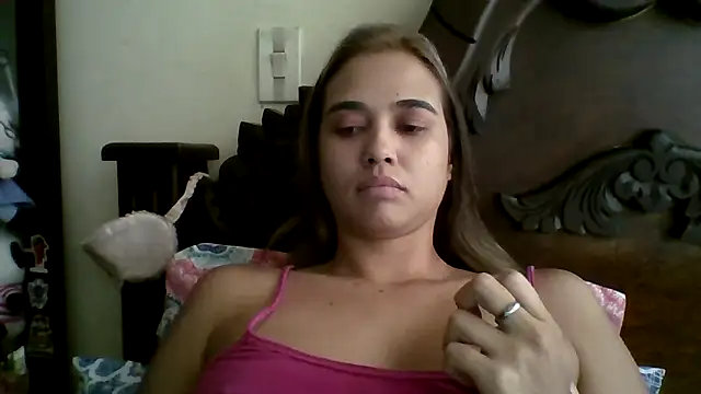 Snapshot of trianabell chatting on 09.19.25 trianabell online show from 09.19.25