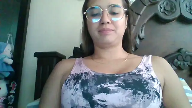 Snapshot of trianabell chatting on 10.11.25 trianabell online show from 10.11.25