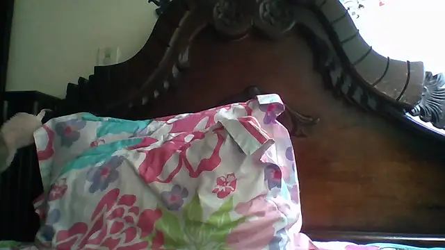 Snapshot of trianabell chatting on 11.29.25 trianabell online show from 11.29.25