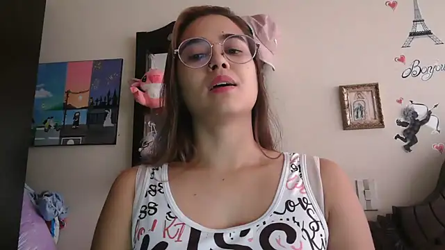 Snapshot of trianabell chatting on 02.17.26 trianabell online show from 02.17.26