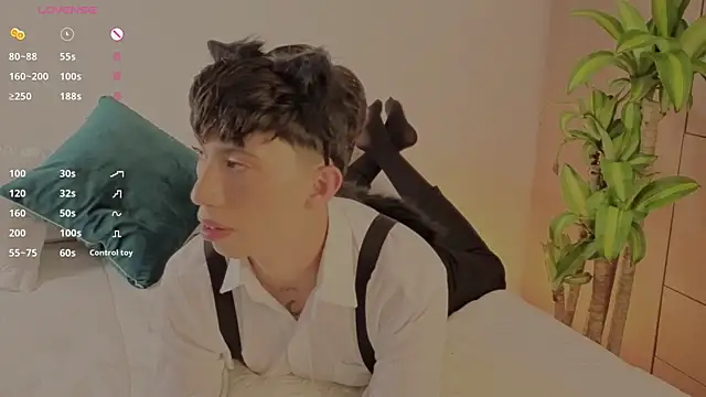 Snapshot of FabianPriince chatting on 10.31.25 FabianPriince online show from 10.31.25