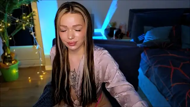 Lily Yin online show from 03.08.25