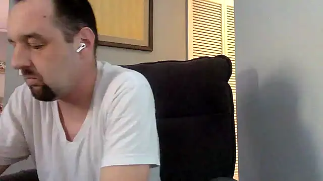 Snapshot of Kink_Master_Daddy chatting on 04.01.26 Kink Master Daddy online show from 04.01.26