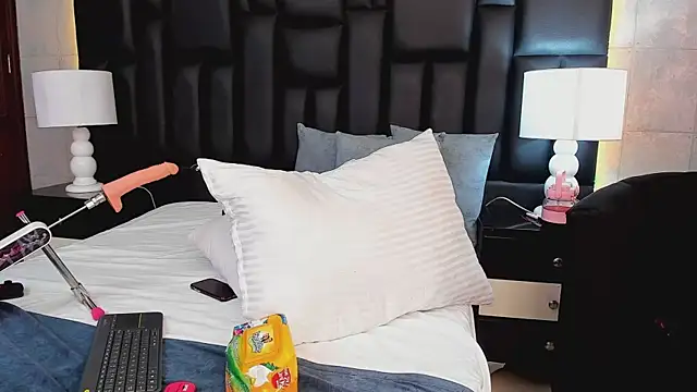 MiaSweeths online show from 02.27.25