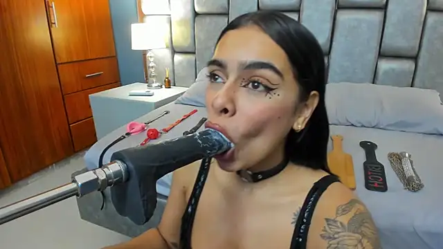 Snapshot of Foxy_Assh_ chatting on 09.21.25 Foxy Assh online show from 09.21.25