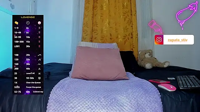 Snapshot of estiben_05 chatting on 11.13.25 estiben 05 online show from 11.13.25