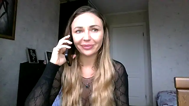 Snapshot of AngelinaLove28 chatting on 10.24.25 AngelinaLove28 online show from 10.24.25