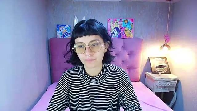 Snapshot of charlottemoonxz chatting on 05.15.26 charlottemoonxz online show from 05.15.26