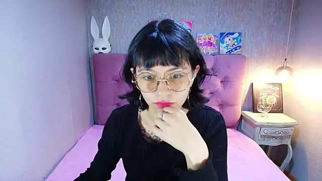 Snapshot of charlottemoonxz chatting on 06.17.26 charlottemoonxz online show from 06.17.26