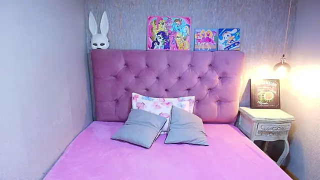 Snapshot of charlottemoonxz chatting on 06.19.26 charlottemoonxz online show from 06.19.26