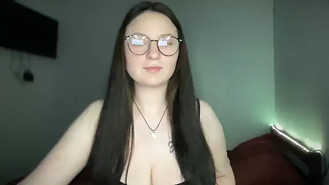 Snapshot of LocaAlis chatting on 10.18.25 LocaAlis online show from 10.18.25