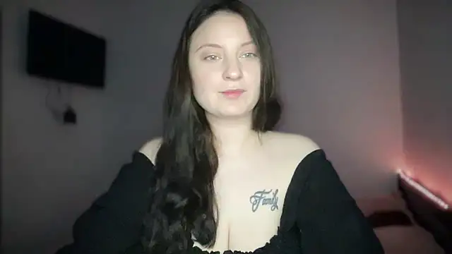 Snapshot of LocaAlis chatting on 11.14.25 LocaAlis online show from 11.14.25