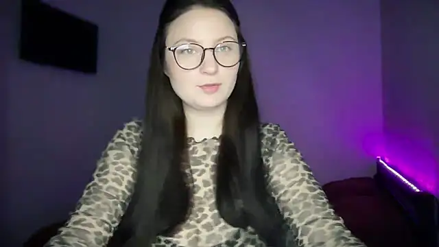 Snapshot of LocaAlis chatting on 11.21.25 LocaAlis online show from 11.21.25