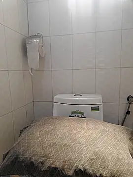 julietunderwoood online show from 10.31.25