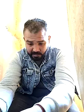 Snapshot of ListedLoin chatting on 01.13.25 ListedLoin online show from 01.13.25