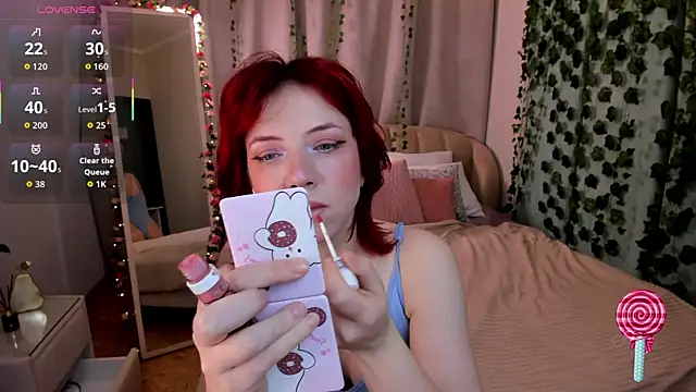 Snapshot of Love_is_Lola chatting on 10.26.25 Love is Lola online show from 10.26.25