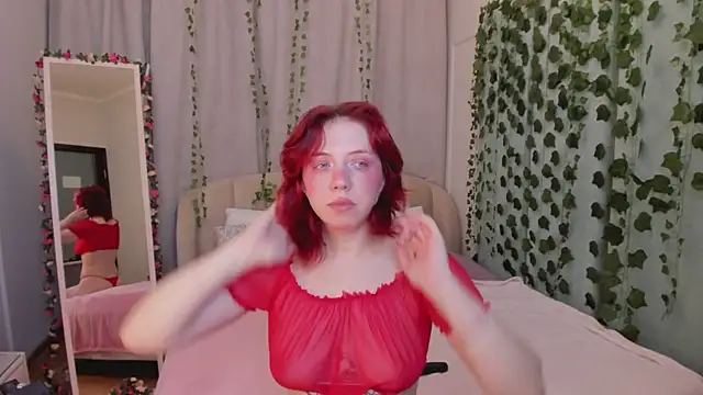 Snapshot of Love_is_Lola chatting on 12.17.25 Love is Lola online show from 12.17.25