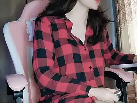 Snapshot of Pink_cream chatting on 12.14.25 Pink cream online show from 12.14.25