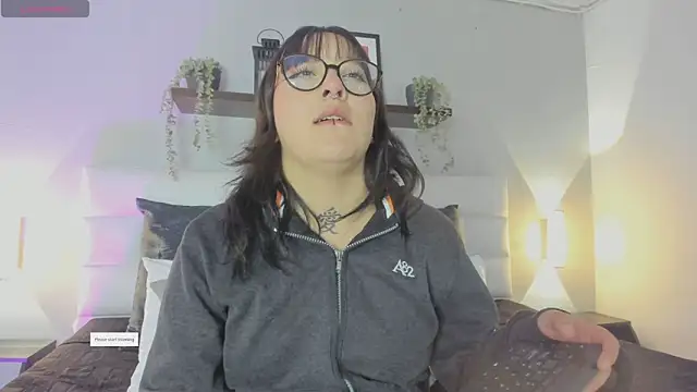 Snapshot of sofi_bakerr chatting on 05.19.26 sofi bakerr online show from 05.19.26