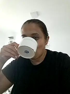 Snapshot of sarahhh1987 chatting on 10.01.25 sarahhh1987 online show from 10.01.25