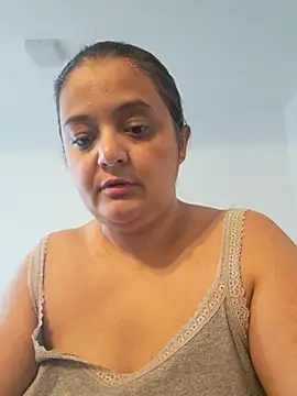 Snapshot of sarahhh1987 chatting on 10.19.25 sarahhh1987 online show from 10.19.25