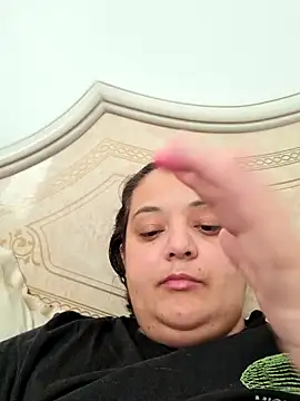 Snapshot of sarahhh1987 chatting on 10.29.25 sarahhh1987 online show from 10.29.25