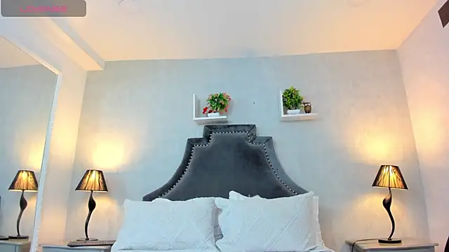 AnntoniaWood online show from 12.12.24