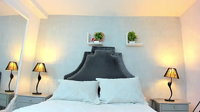 AnntoniaWood online show from 12.13.24