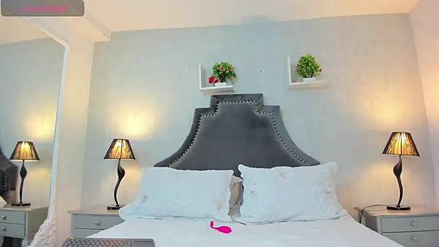 AnntoniaWood online show from 12.19.24