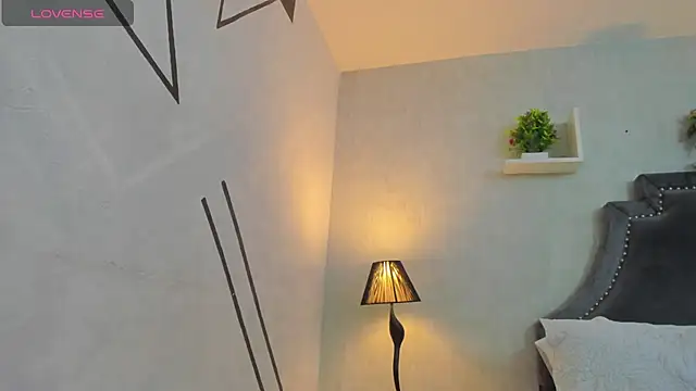 AnntoniaWood online show from 12.20.24