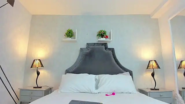 AnntoniaWood online show from 12.23.24