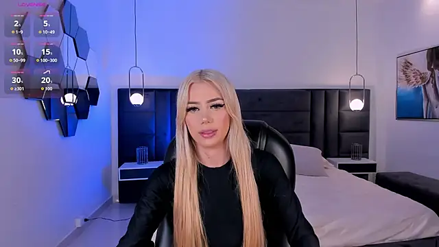 HannaConnor  online show from 05.04.26
