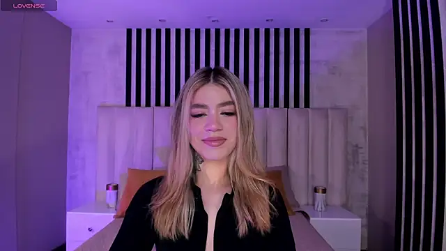 ViolettHansson online show from 05.12.26