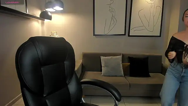 Snapshot of AliceHarper_ chatting on 05.31.26 AliceHarper online show from 05.31.26